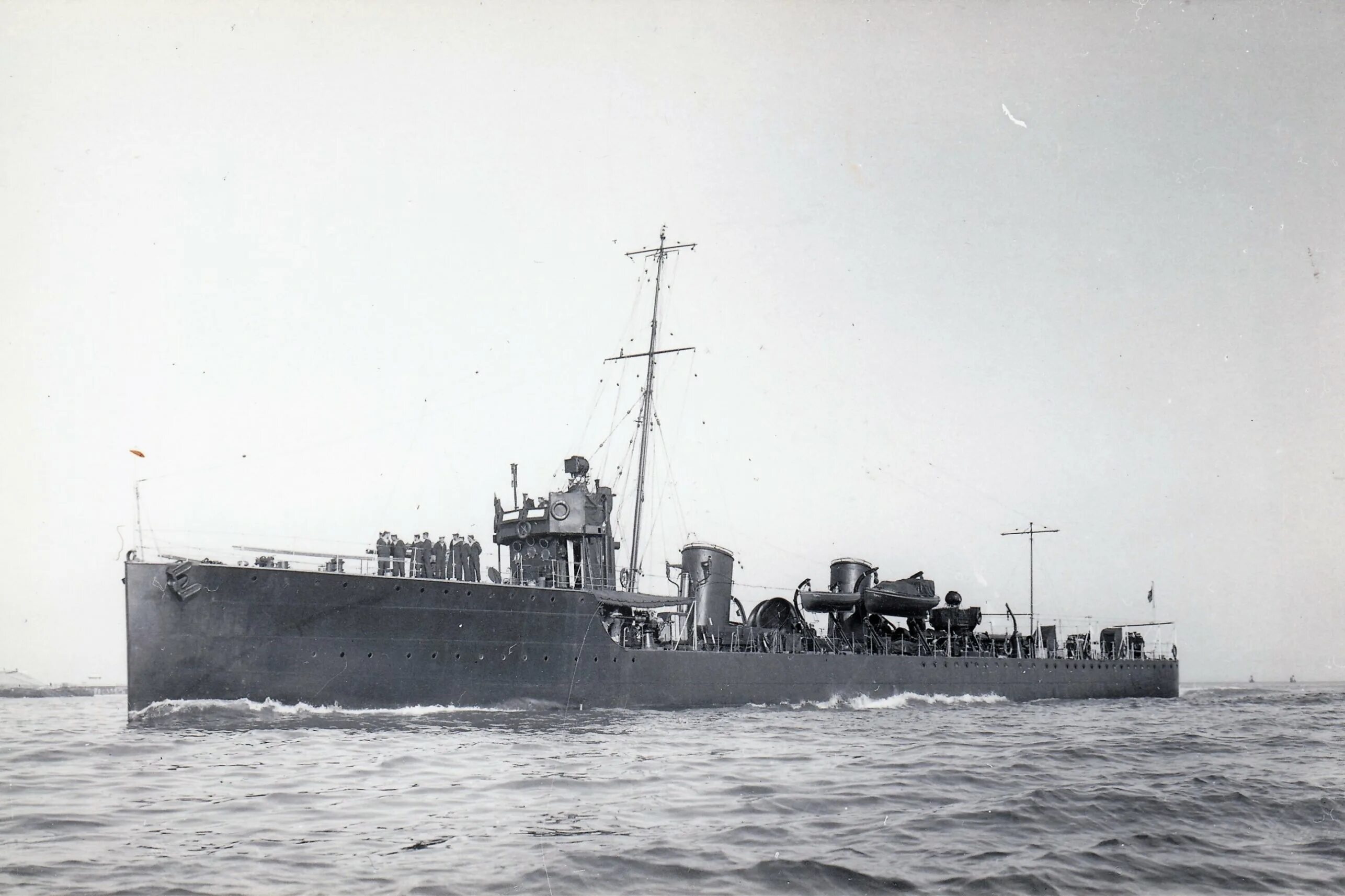 История эсминцев. Эсминец новик вид сбоку. Эскадренные миноносцы типа «трайбл» 1936. История эсминцев. Эскадренный миноносец изяслав.