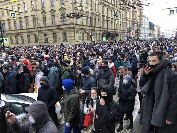 Сколько людей в спб 2024. Санкт-Петербург люди. Санкт-Петербург много людей. Жители СПБ. Питер много людей.