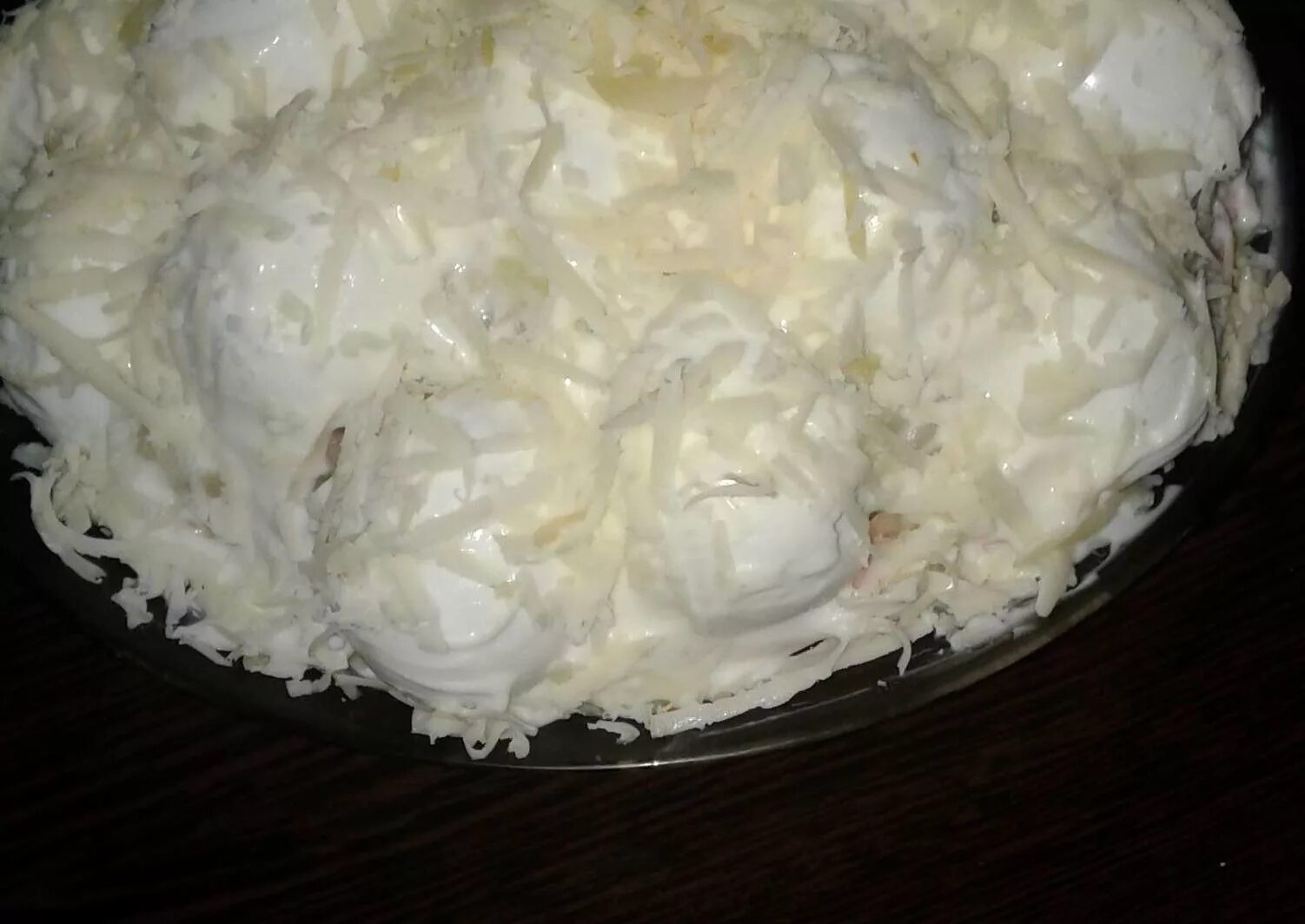 Новогодний салат сугроб. Новогодние салаты снежные сугробы. Салат сугроб. Салат сугроб. Новогодний салат сугроб.