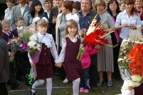 Выпуск 2011 картинки. Миссинская сош 2011. Выпускники 2011. Школа праздник на октябрьской набережной. Унгуркуй школа 2011.