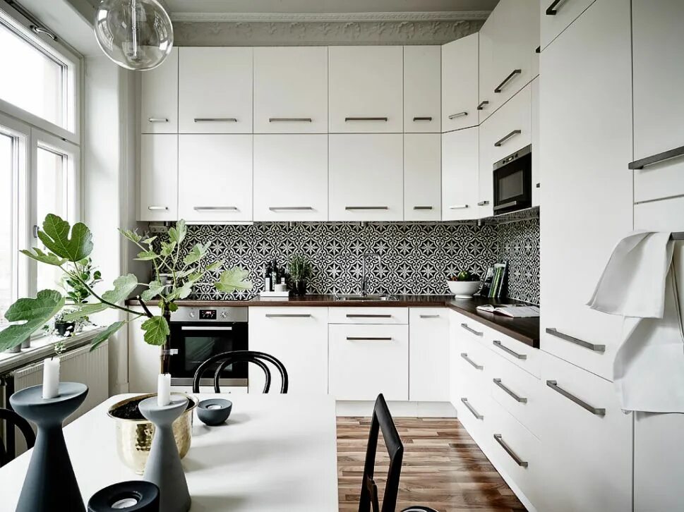 Encore Beaver Tile and Stone Backsplash for white cabinets, Beige cabinets, Quar