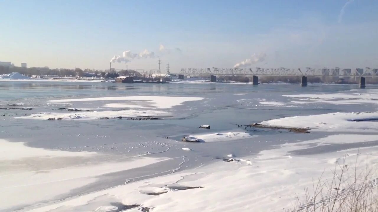 Погода в оби новосибирская. Река Обь на зиме в Новосибирске. Набережная Оби весной Новосибирск. Обь зимой Новосибирск. Река Обь Новосибирск зимой.