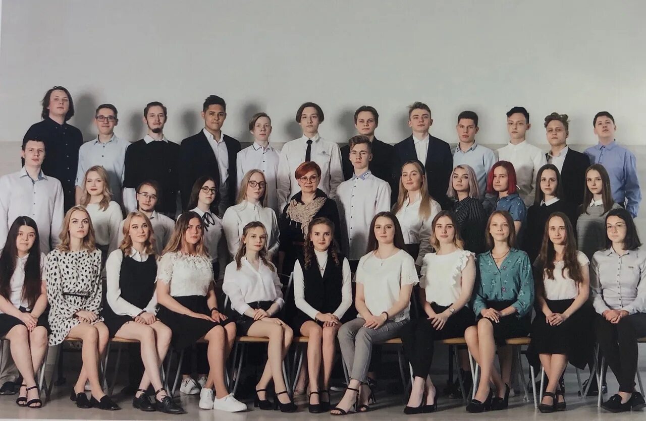 Вручение аттестатов 11 класс 2020. Аттестат выпускника 11 класса. Выпускники школы 2020. Выпускной 11 классников 2020. Памятки по егэ.