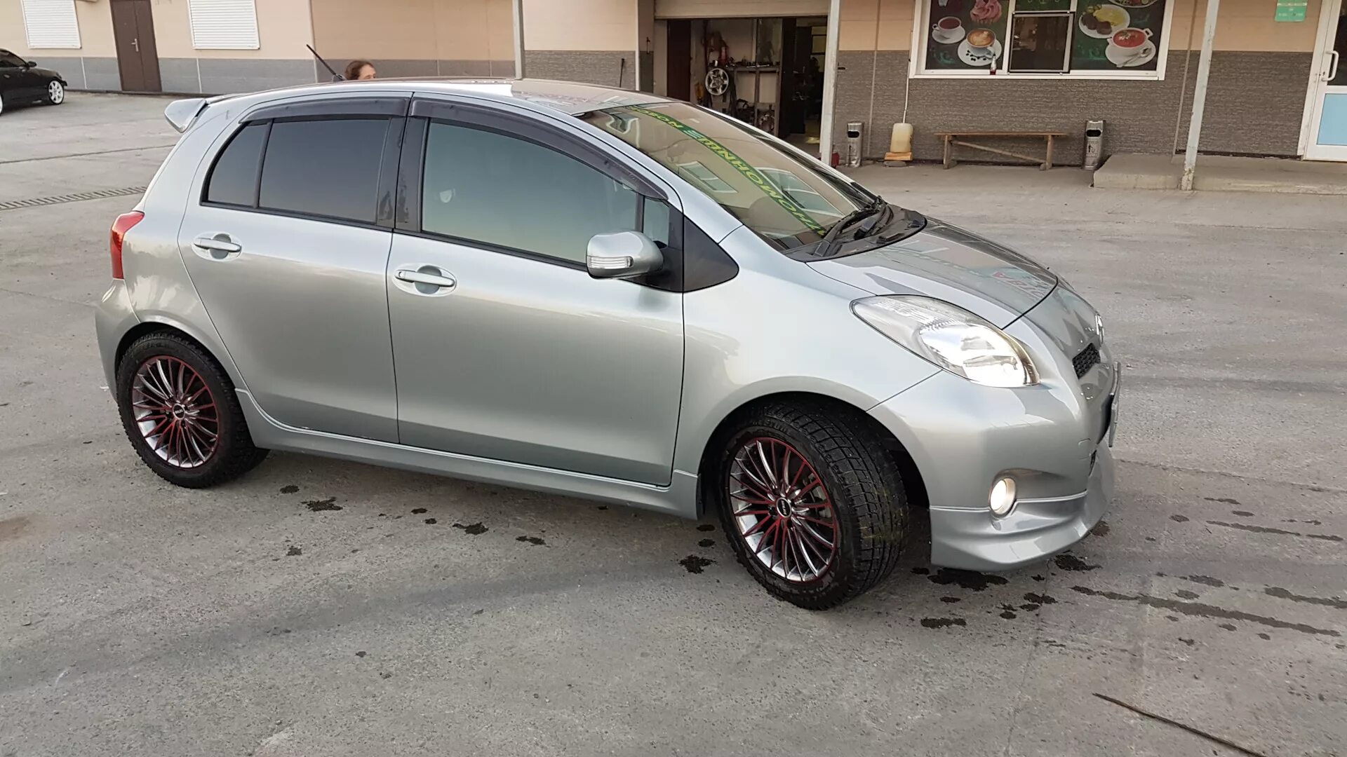 Vitz 130 на колесах r16. Toyota vitz 2017 диски r16. Toyota vitz r15. Диски на toyota vitz 2005. Литье на витц.