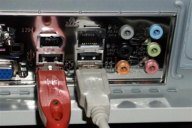 Включение usb портов. Юсб порт разъем. разъем для клавиатуры и мыши на системнике. юсб порты для компьютера. разъём для клавиатуры usb системный блок.