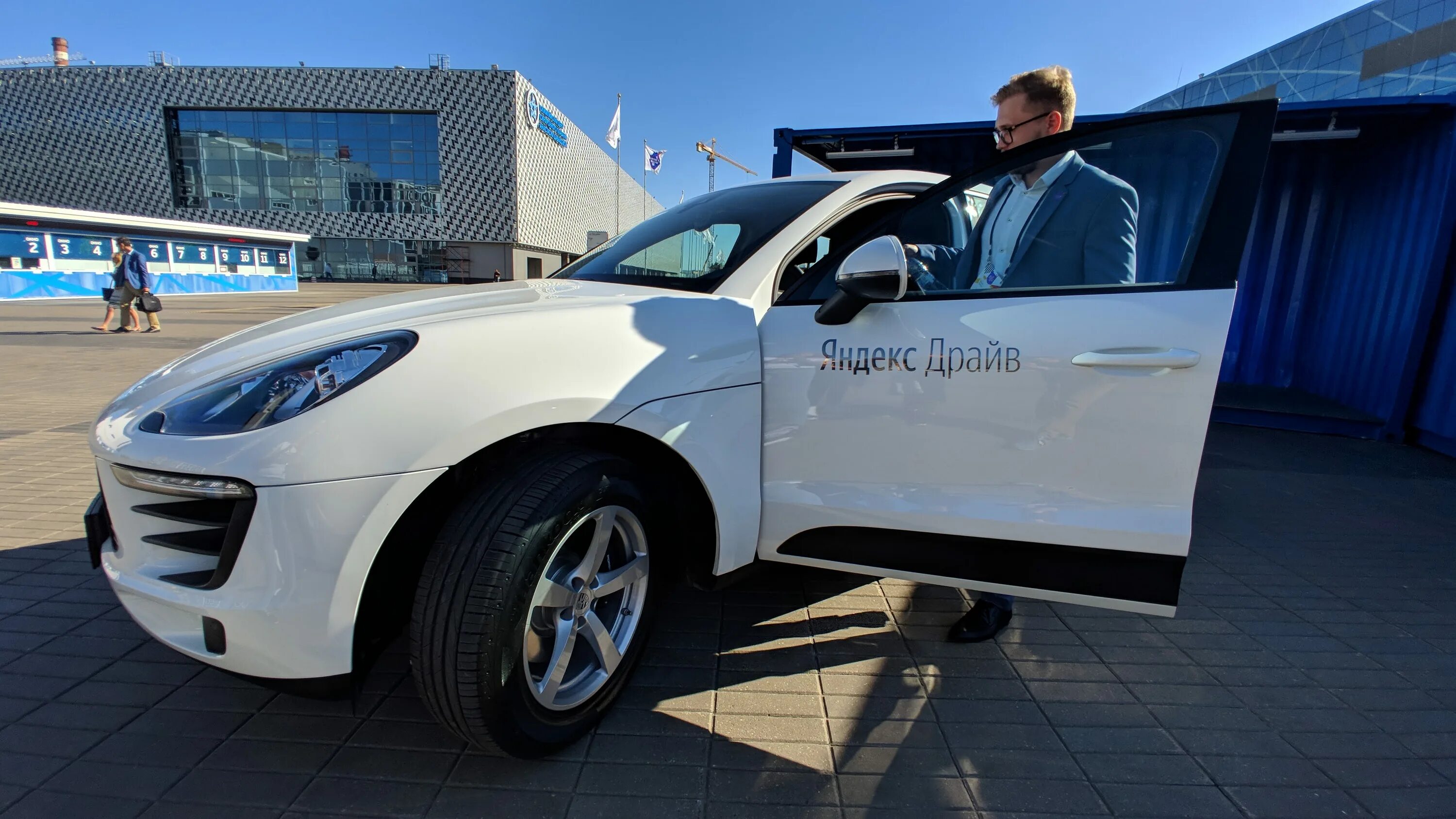 Яндекс драйв реклама. Промокод сити драйв на первую поездку. Яндекс драйв телефон службы поддержки. Автомобили бизнес яндекс драйв. Яндекс поддержка.