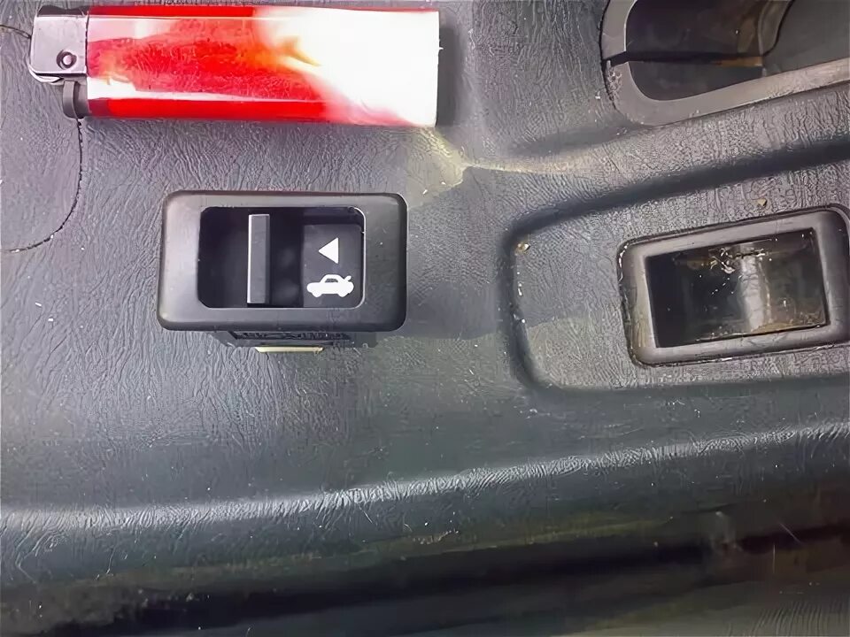 Кнопка открывания багажника - Ford Mondeo II, 2,5 л, 1998 года электроника DRIVE
