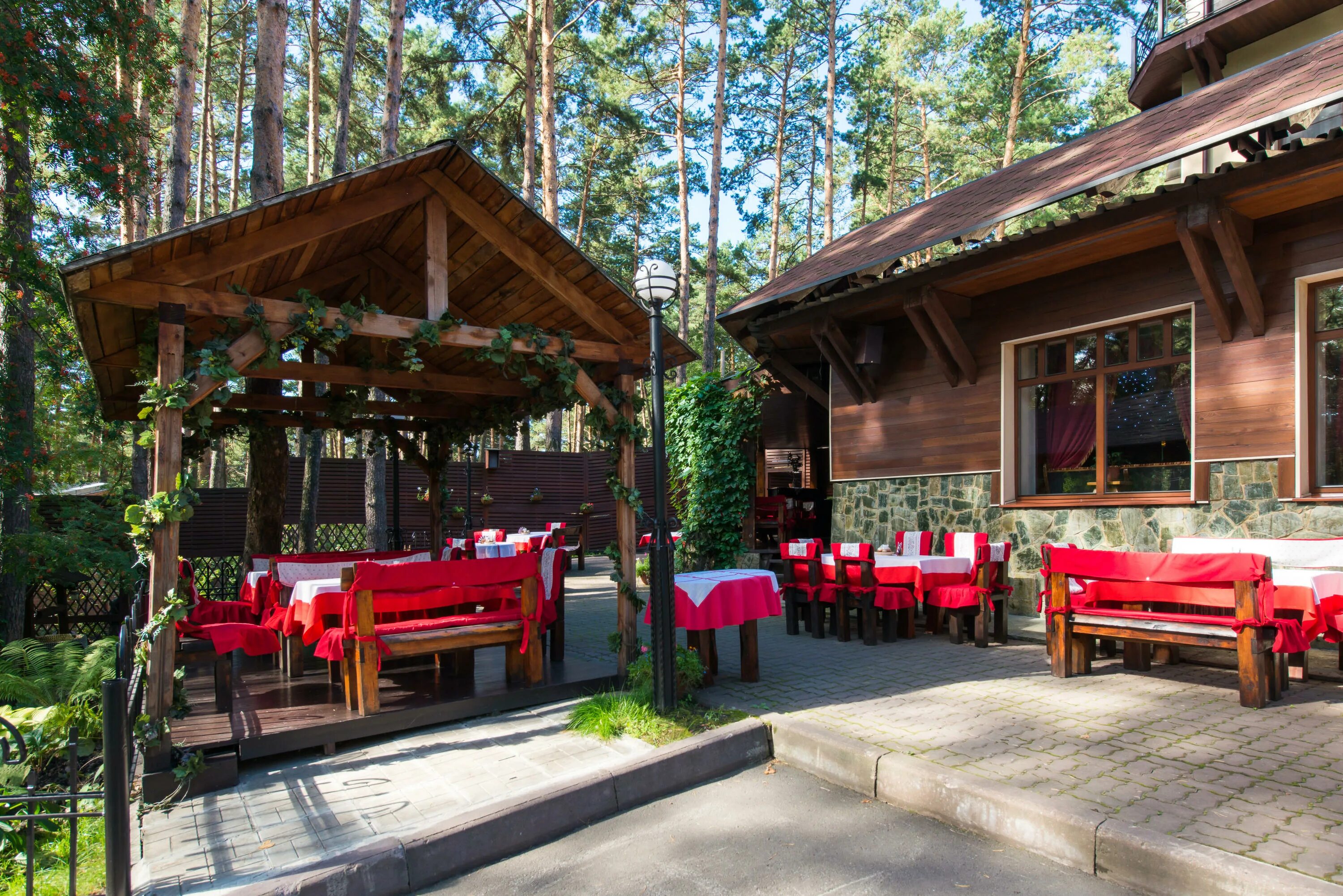 Беседки кемерово. Грааль Кемерово парк-отель. Парк отель Грааль Журавлево. Отель Грааль Кемерово. Парк отель Грааль Кемерово ресторан.