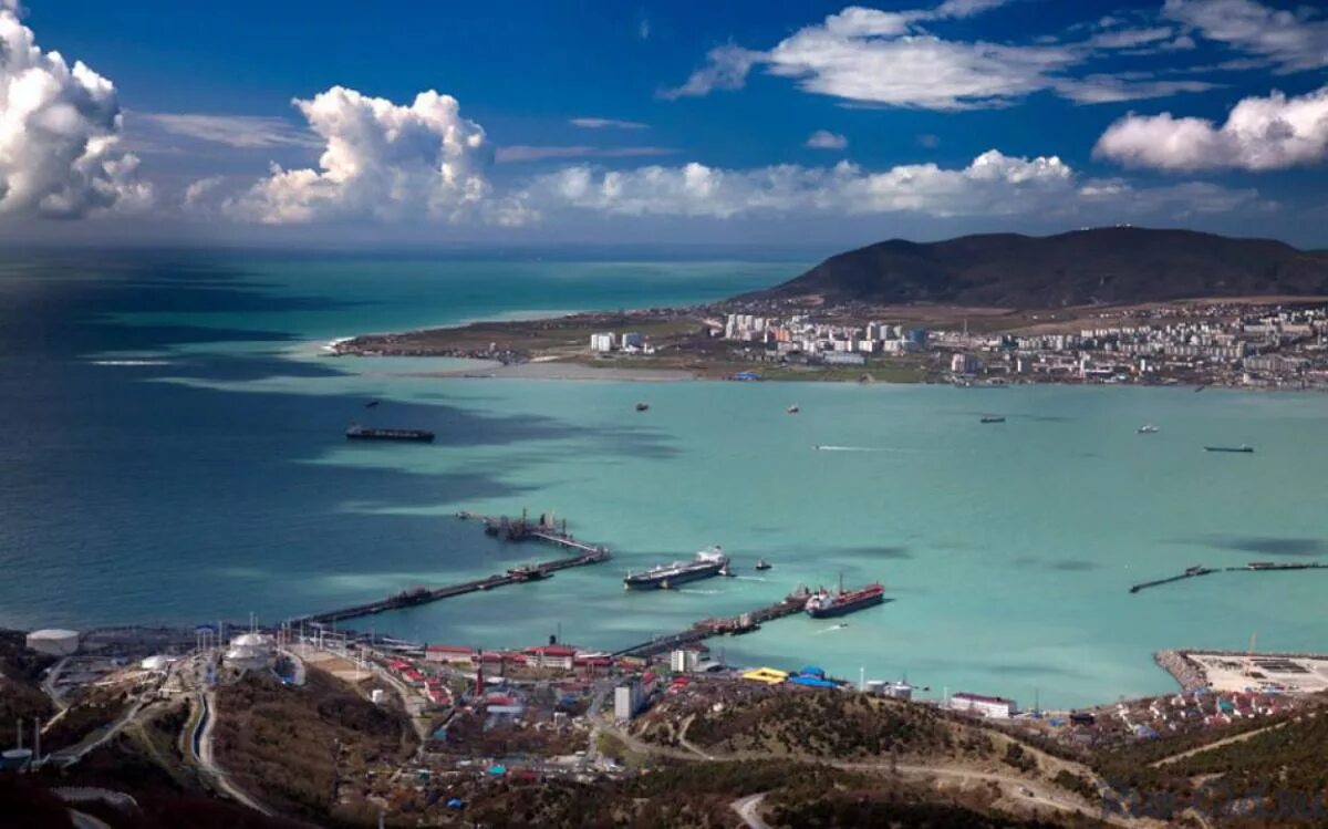 Новороссийск набережная. Новороссийск / novorossiysk. Опасно ли в новороссийске. Цемесская бухта новороссийск памятник. Новорос 11.