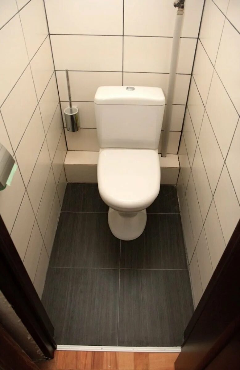 Туалет в панельном доме дизайн. Туалет в квартире. Плитка в туалет. Интерьер туалета. Плитка в маленьком туалете.