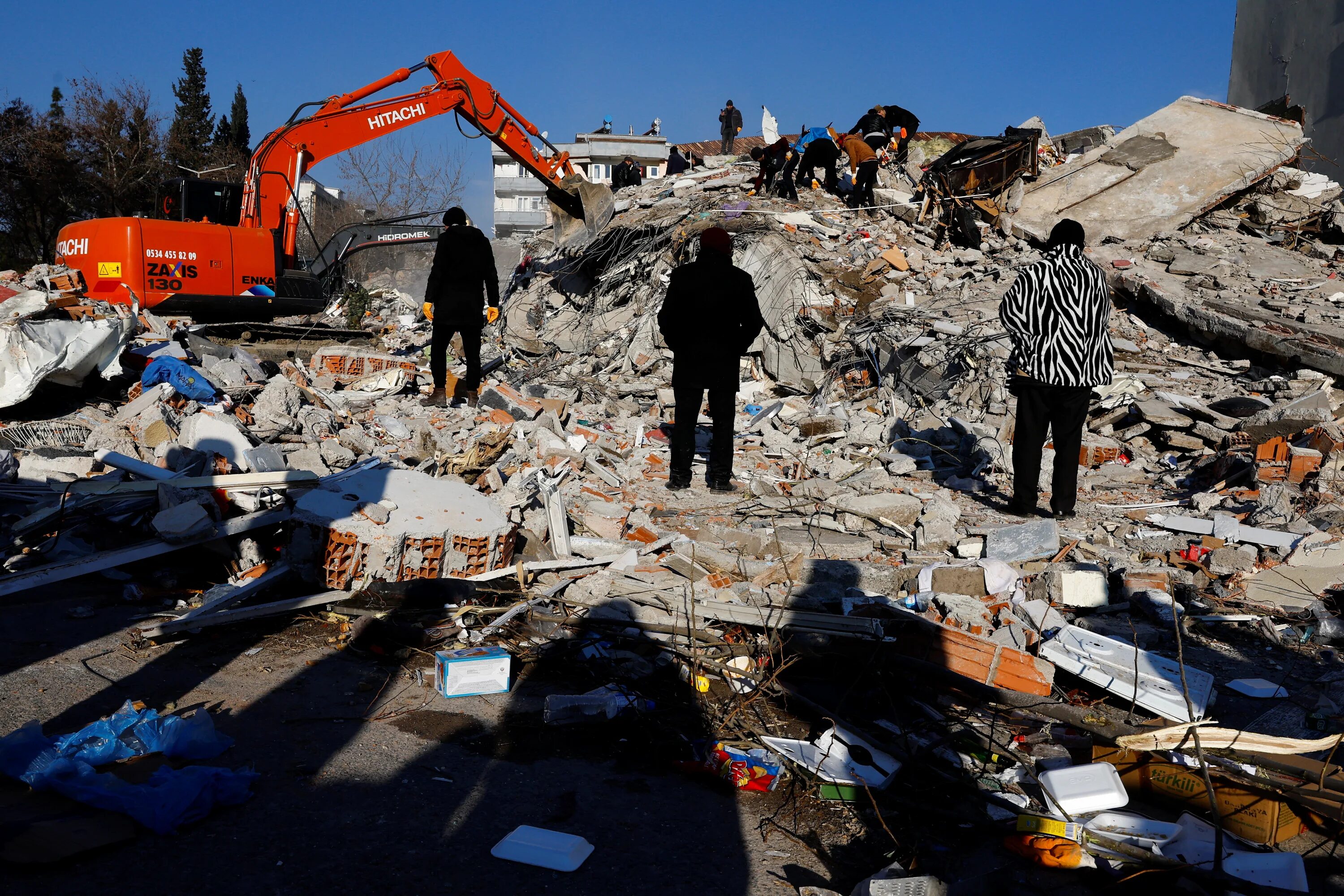 Землетрясение. Землетрясение в Турции спасатели. Землетрясение в Турции 8 февраля 2023.