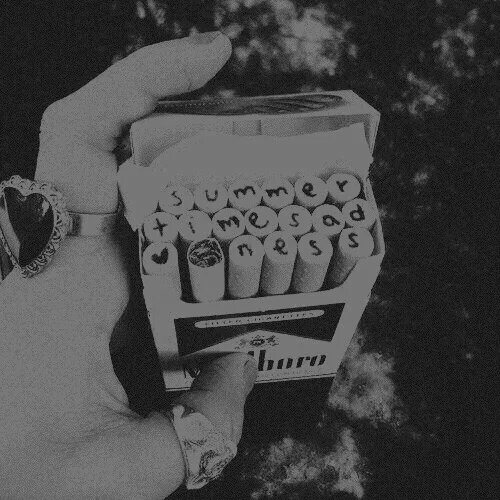 Целую пачку сигарет. Целую пачку сигарет. Современные сигареты. Сигаретная пачка на руках. Красивые сигареты.