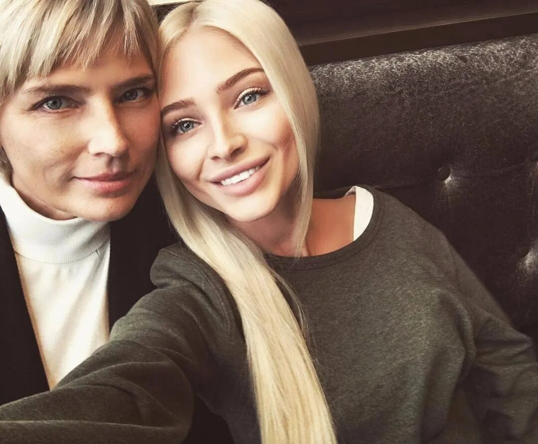 Дочь тимати и алены шишковой. Мама алены шишковой. Мама алены шишковой. Алена шишкова с дочкой и тимати. Мама алены шишковой.