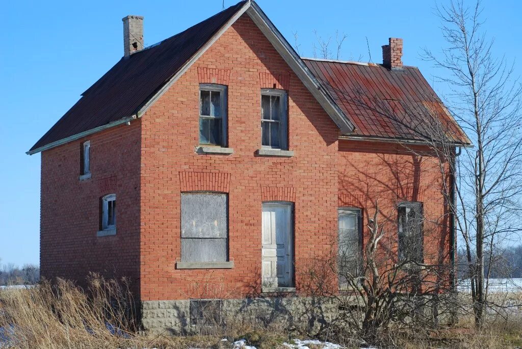 Срок службы кирпичной кладки. Срок службы панельного дома 90 годов. Срок кирпичного дома. Клинкерный кирпич roben riversdale. Двухэтажный дом из красного кирпича.