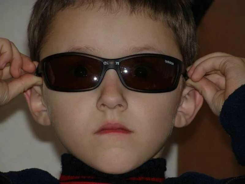 крутой в очках мем. человек в чёрных очках. крутой школьник. путин крутой. мем в очках.