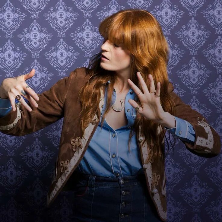 Florence the machine never let me. Флоренс Уэлч. Флоренс Уэлч стиль. Флоренс Уэлч фотосессии. Флоренс Уэлч 2022.