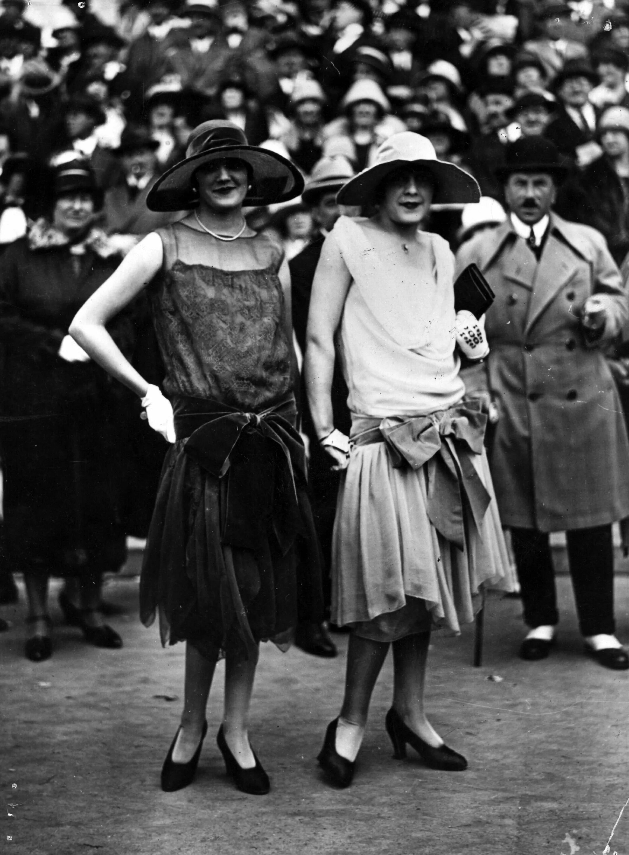 В 20 годы был стиль. Мода 20х Англия. Мода Англии 20-х годов. Мода 20х в Австралии. Женщины 1920s Англия.