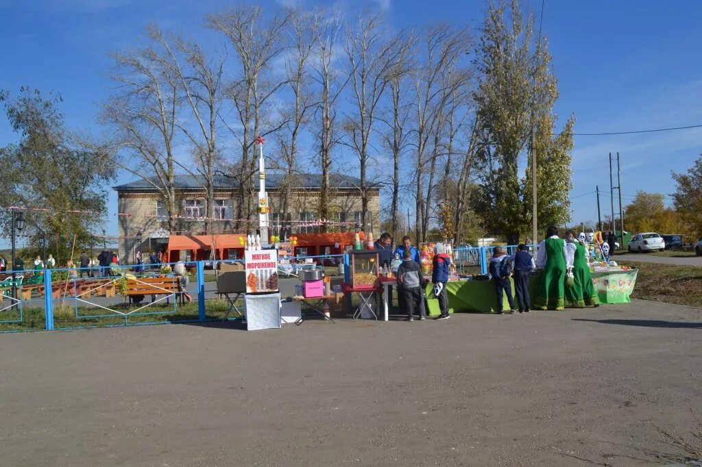 Погода красноармейский район самарская. Посёлок Кировский Самарская область. Поселок Кировский Красноармейский район Самарской области. Самара Красноармейский район поселок Ленинский. Дом культуры п.Ленинский Красноармейского района.