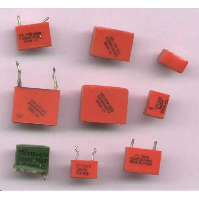 Конденсаторы: керамические км5, км6, к10-17, к10-47. Конденсатор мпт 96 драгметаллы. Км пласт. Конденсатор км в пластмассовом корпусе. К 10-17; 23; 43 пластмассовый корпус.