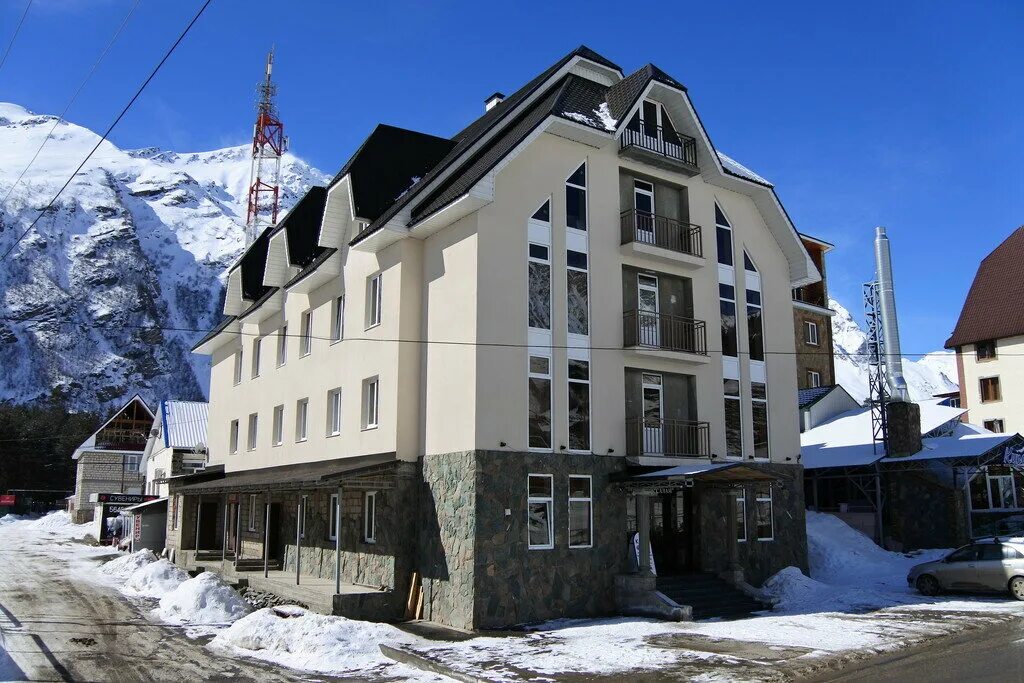 Хижина у ручья приэльбрусье. Скай азау отель. Гостиница горы терскол. Гостиница азау эльбрус. Терскол жилье.