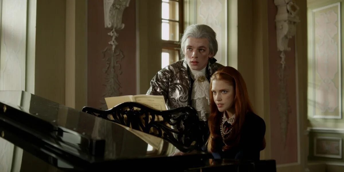 Таймлесс 2 сапфировая. Янис нивёнер таймлесс. Гвендолин шеферд таймлесс. Гвендолин шеферд таймлесс. Таймлесс 2 сапфировая.