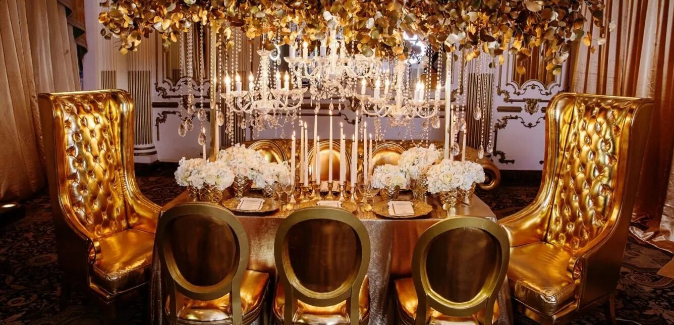 украшение свадебного зала. президиум в золотом цвете на свадьбу. украшение свадебного зала в бело-золотом цвете. президиум в золотом цвете. свадьба в цвете золото.
