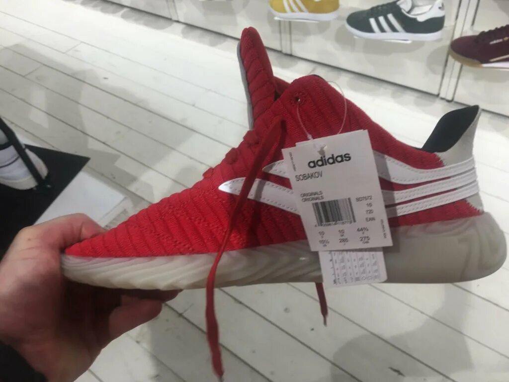 Кроссовки адидас подлинность. Паленые кроссовки адидас. Adidas Cord паленые.