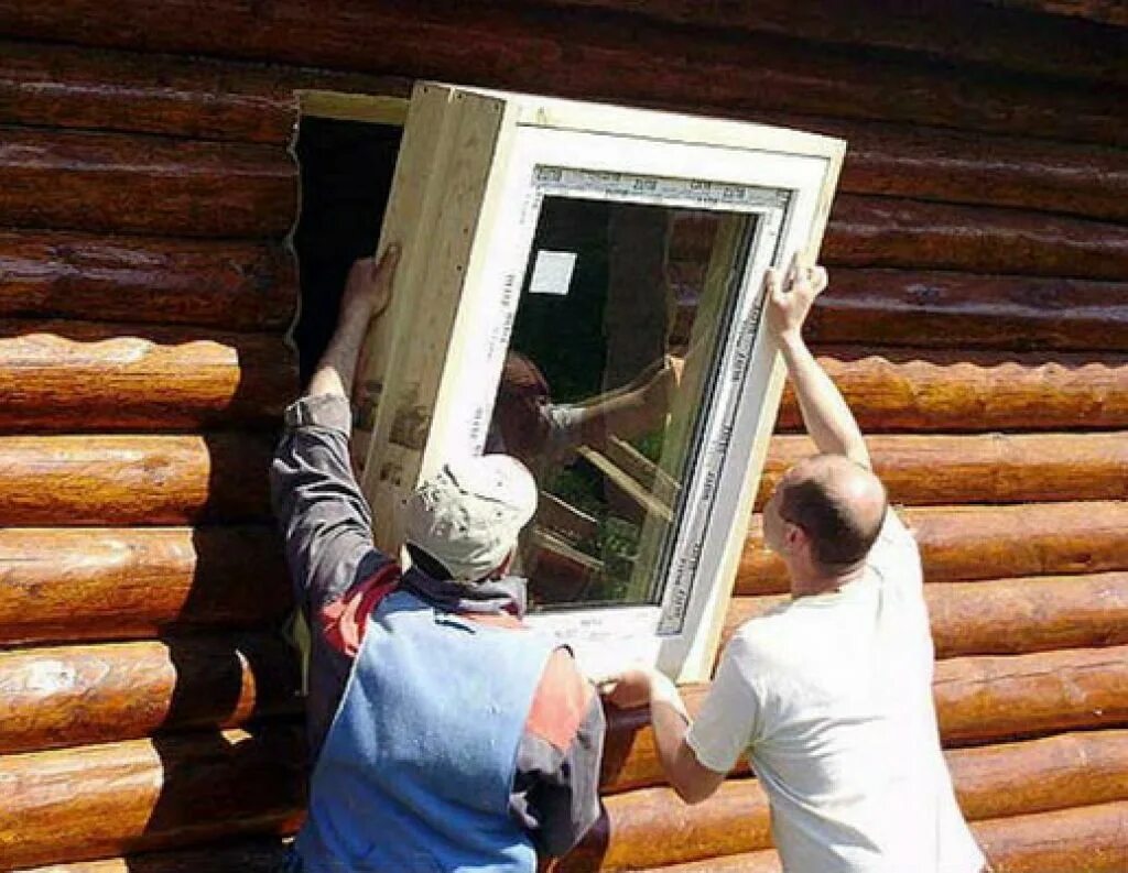 Пластиковое окно в брус. Пластиковые окна в деревянном доме. Монтаж окна ПВХ В деревянном доме. Монтаж окон в деревянном доме. Монтаж стеклопакетов в деревянном доме.