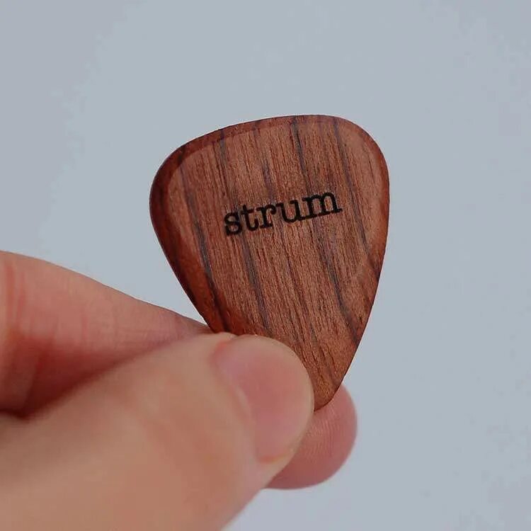 Гитарный медиатор. Медиатор dunlop 1мм. медиатор треугольник рело. медиатор гитарный. медиатор для гитары деревянный.