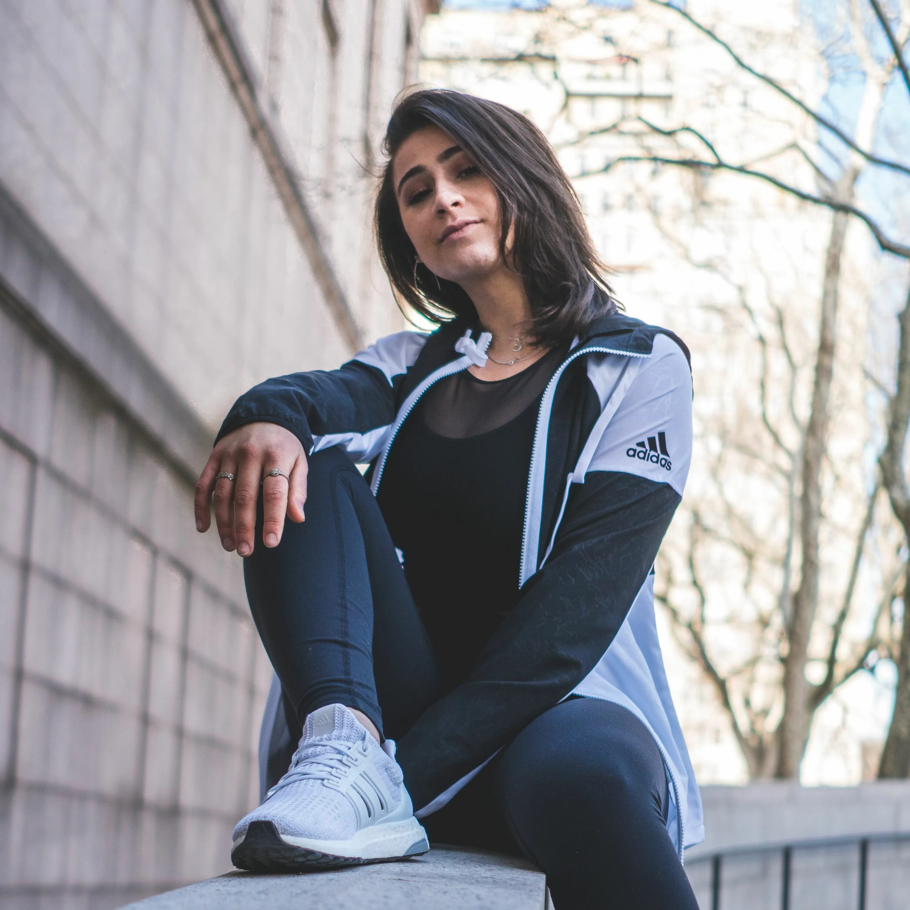 Адидас model. Адидас Нео костюм. Adidas woman