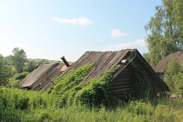 современная деревня. сарай в деревне. деревенский домик. заброшенные деревни удмуртии воткинский район. прогулка по деревне.