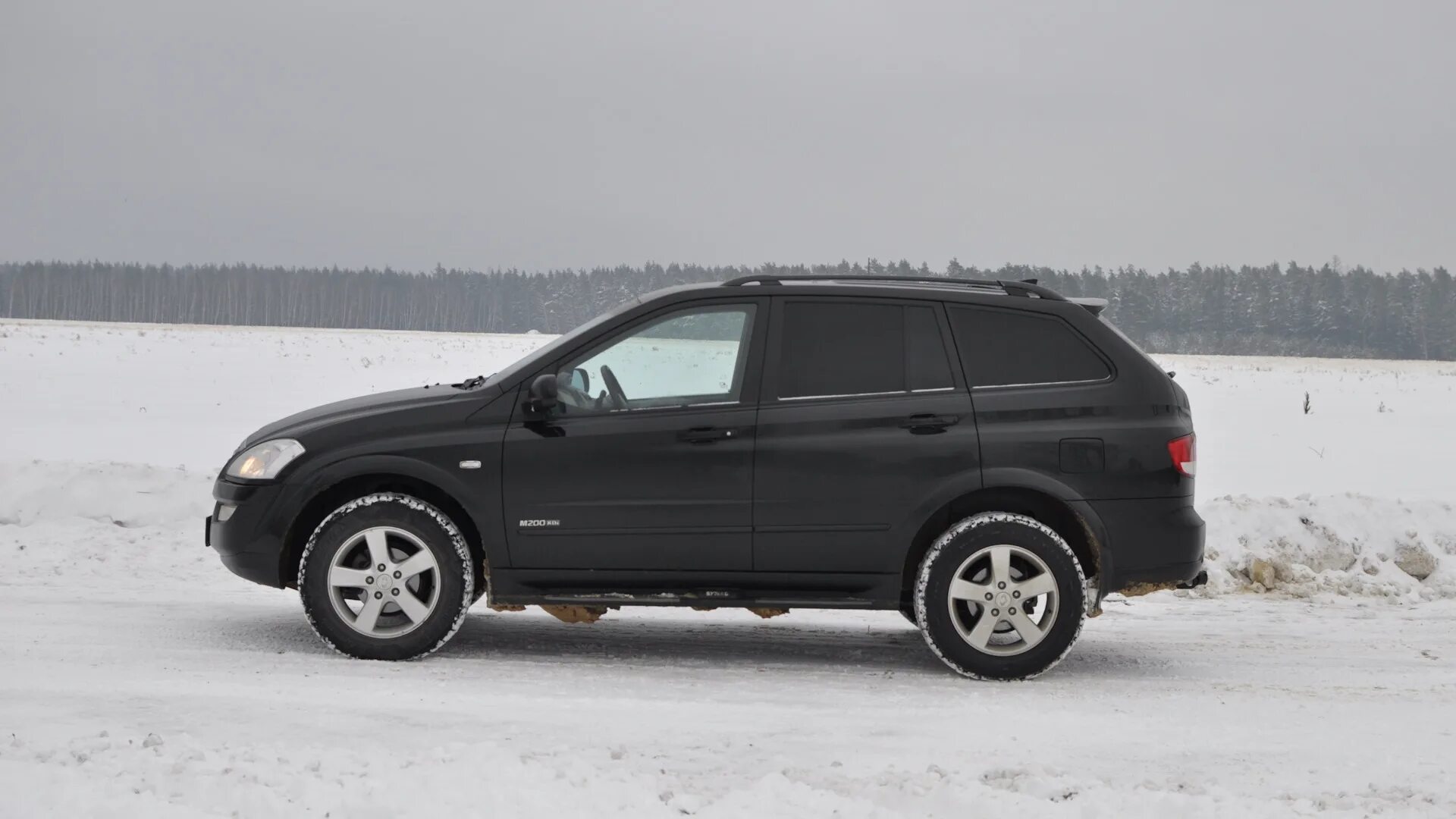 Ssangyong kyron полный привод. SSANGYONG Kyron 18 диски. Кайрон r18. Саньенг Кайрон на 20 дисках. SSANGYONG Kyron на литье.