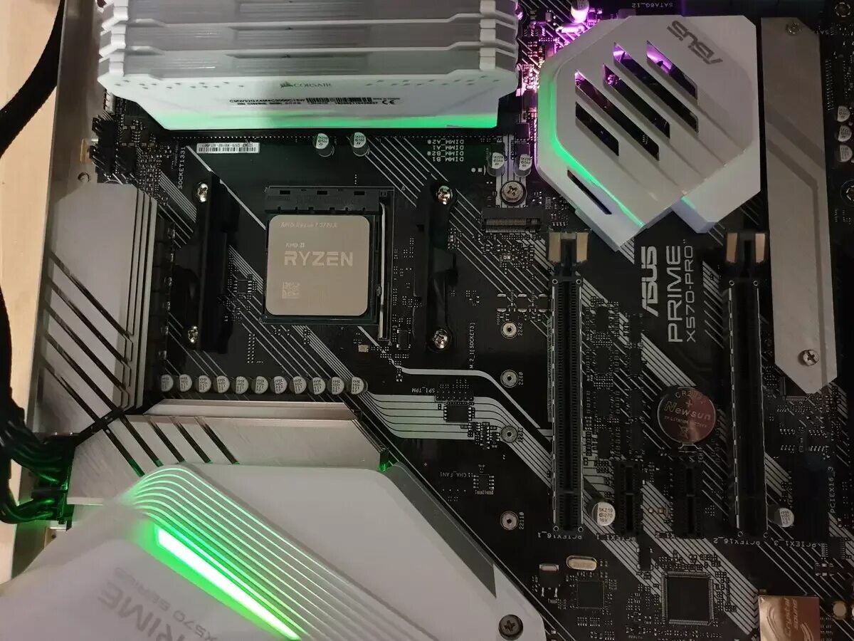 Amd software 570. Asus prime x570-pro. asus x570 материнские платы. asus x570 prime подсветка. материнка razer 570.