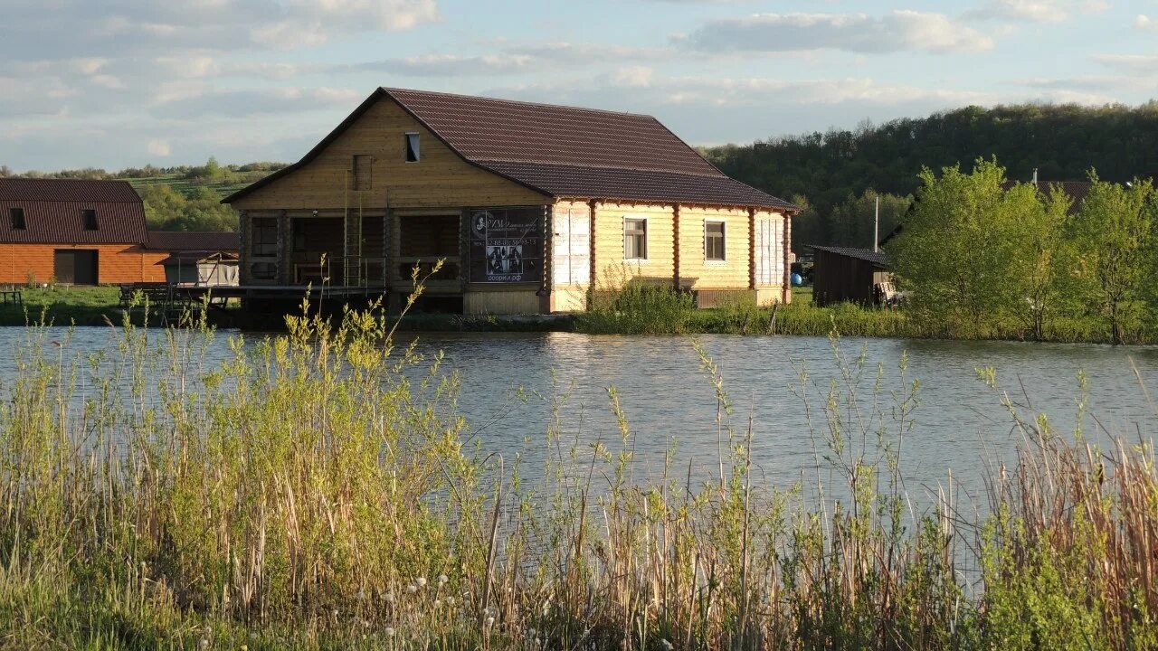 Шопино баня родник. Святой источник шопино белгородская область. Родник шопино белгород. Озеро в шопино белгород. Криница источник белгород.