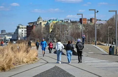 Темнеет в апреле москве