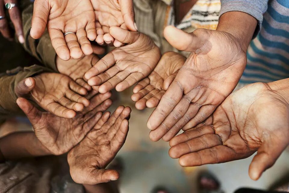 Благотворительность в исламе. Help the poor. Бедные семьи с детьми. Просьба ребенка. Poor people man and woman.