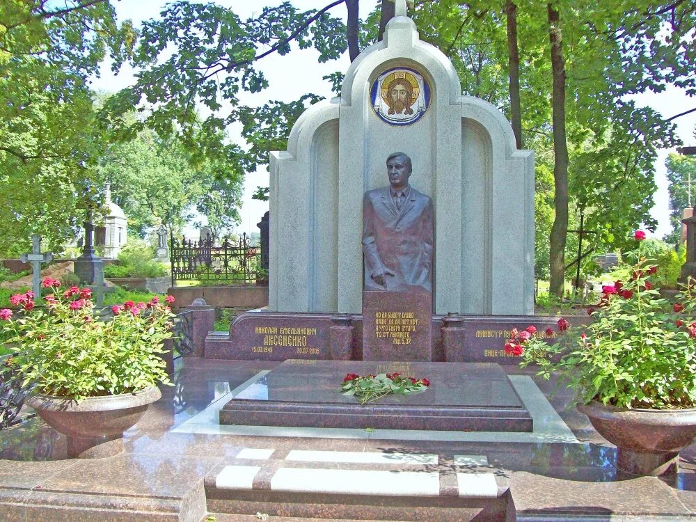 никольское кладбище александро-невской лавры. никольское кладбище санкт-петербург. симоновское кладбище старая русса. соколинский никольское кладбище. никольское кладбище москва.