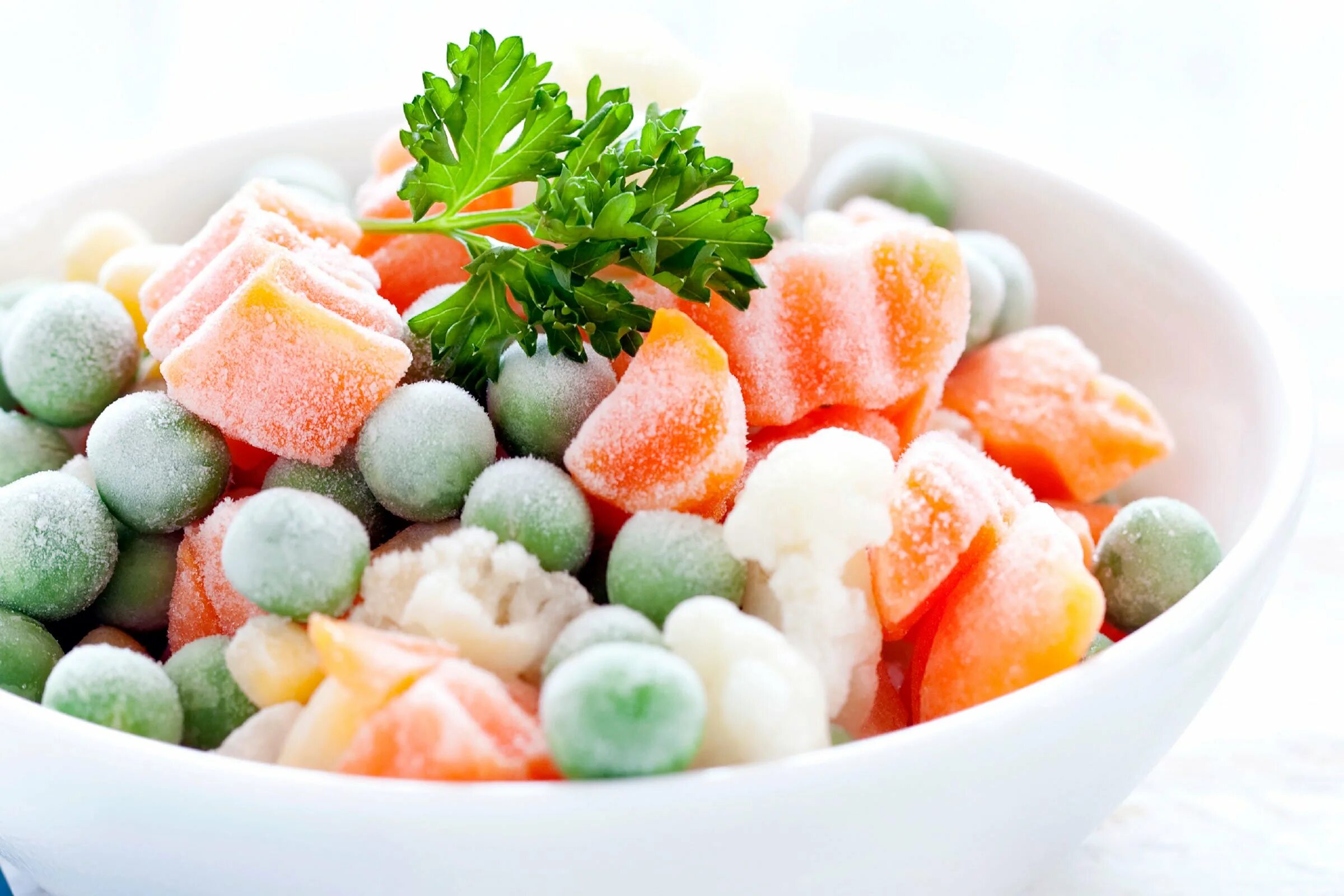 Замороженные ягоды и овощи. Замороженные продукты. Заморозка овощей. Шоковая заморозка овощей. Замороженные овощи и фрукты.
