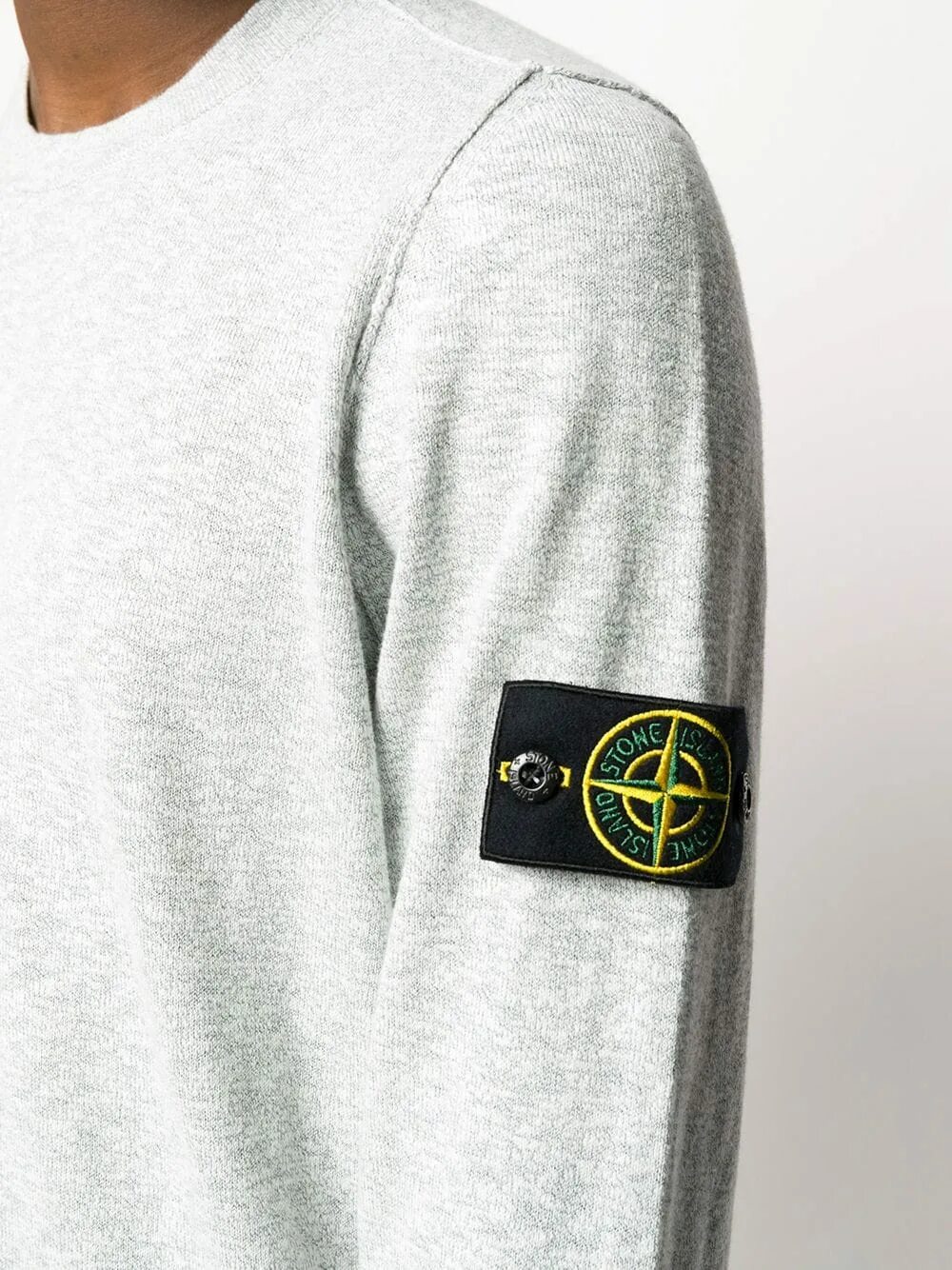 Что означает нашивка stone. Нашивка Стоун Исланд. Нашивка Stone Island. Стоун Айленд нашивка. Бустер Stone Island.