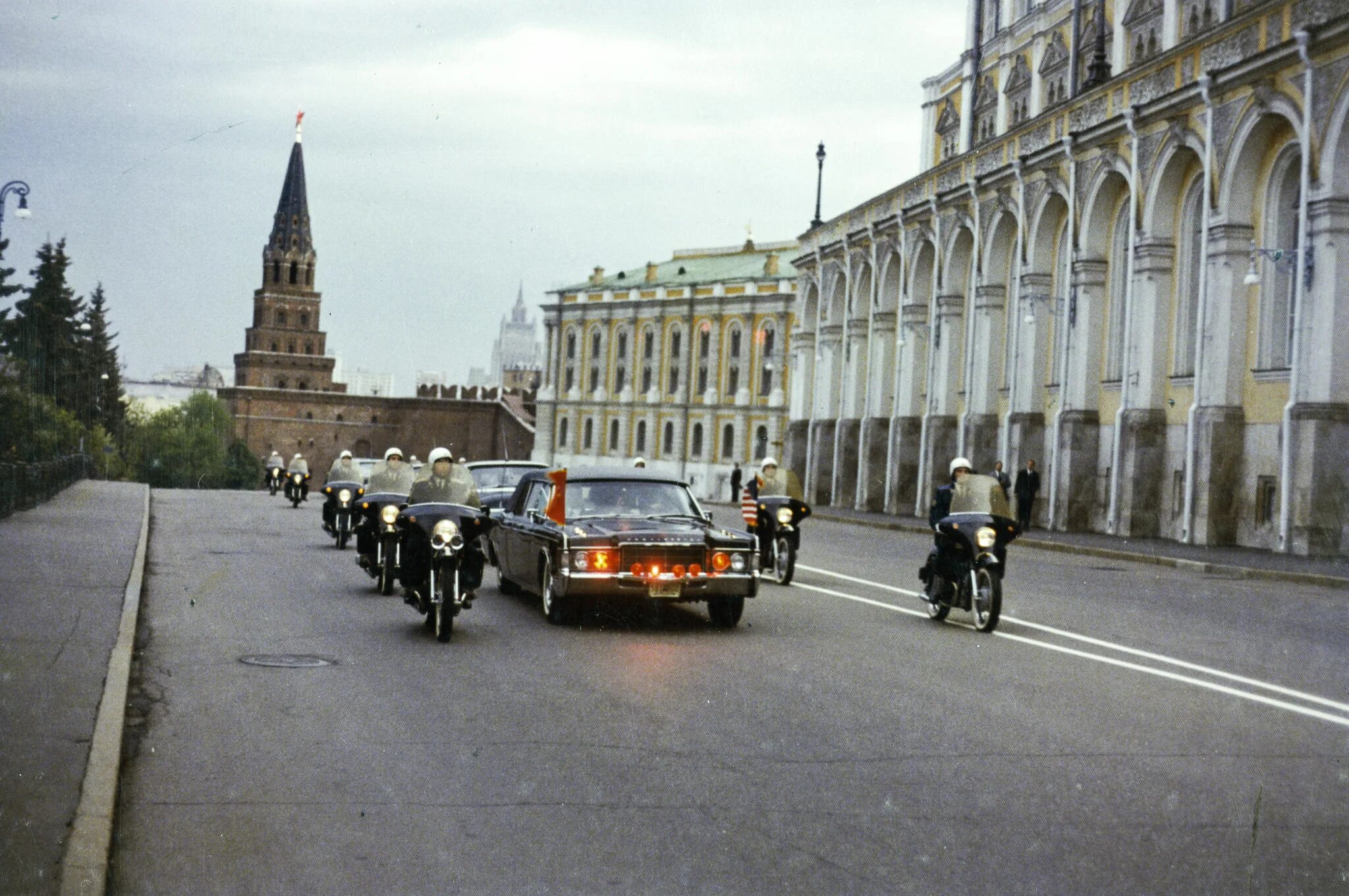 Кортеж Никсона 1972. Москва 1972. Москва 1972 год. Никсон визит в Москву кортеж.