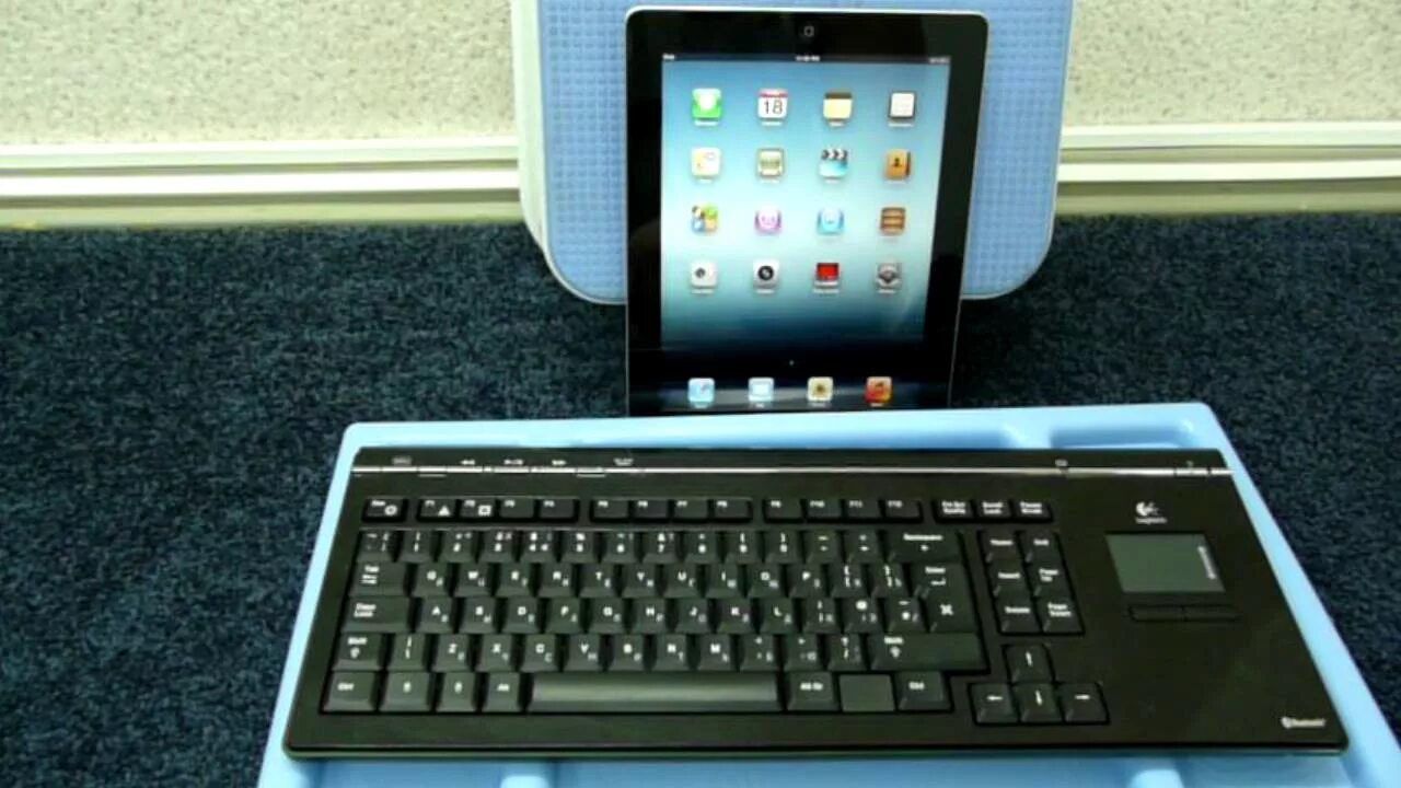 К айпаду можно подключить клавиатуру. Logitech k400 plus. клавиатура подключенная к ноуту. подключить клавиатуру к ноутбуку. подключить клавиатуру ipad.