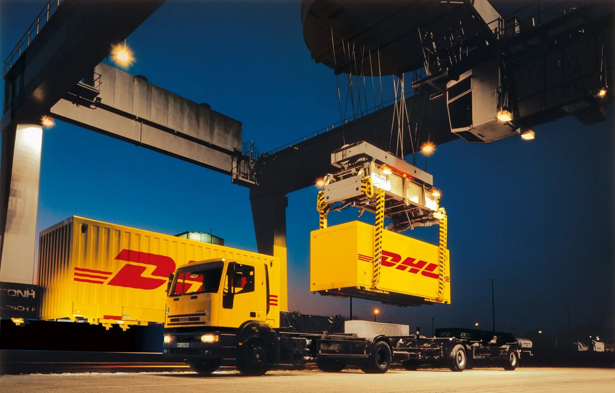 Предприятия доставки грузов. Логистическая компания DHL. DHL логистика. Логистика контейнеры. DHL freight.