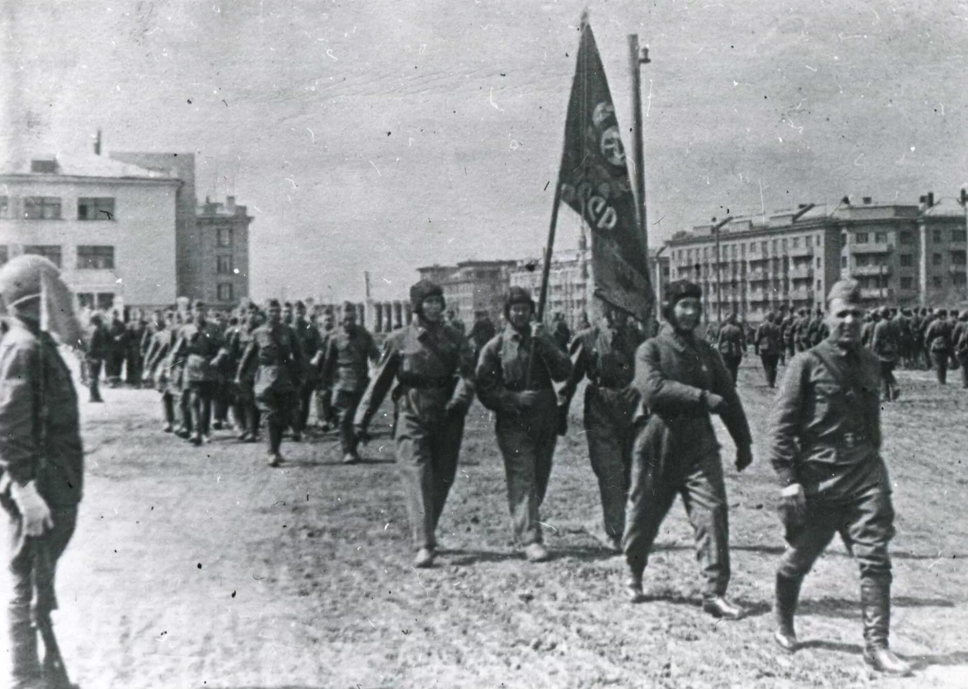 Фотоальбом южного урала в годы великой отечественной войны. Роль урала в годы великой отечественной войны. Эвакуация заводов в годы великой отечественной войны. Уральский завод тяжелого машиностроения (узтм). Урал в годы великой отечественной войны.