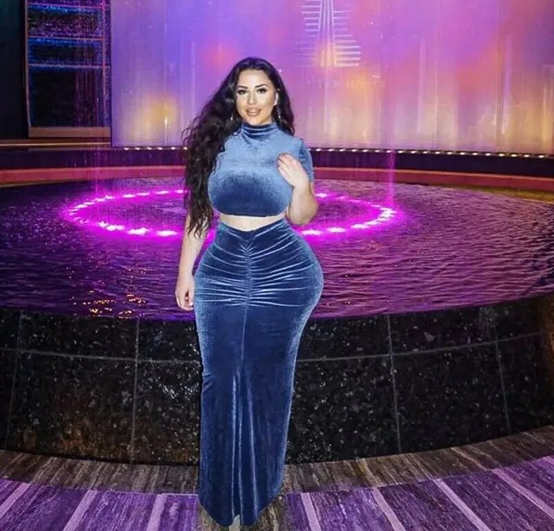 Женское тело без прикрас. Бедра 130 см. Бедра 110 см. Бедра 130 см. Duchess clio + сайз.