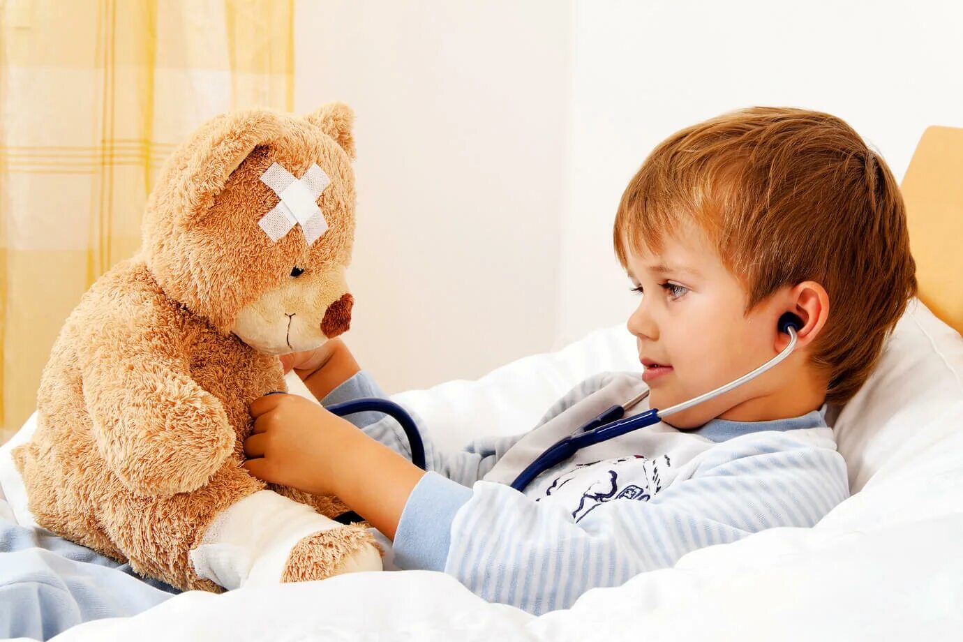 Частые респираторные заболевания. Ребенок болеет. Больной ребенок. Часто болеющие дети.