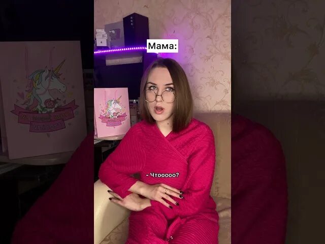 Когда мама рассказывает папе. Мама разбила телефон сына. Сломанный телефон мем. Телефон на мамин телефон. Мама разбила телефон.