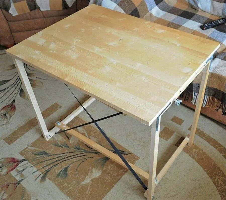 Быстрый и легкий стол. Самодельный складной столик. Походный столик из дерева. Самодельный походный столик. Раскладной стол из фанеры.