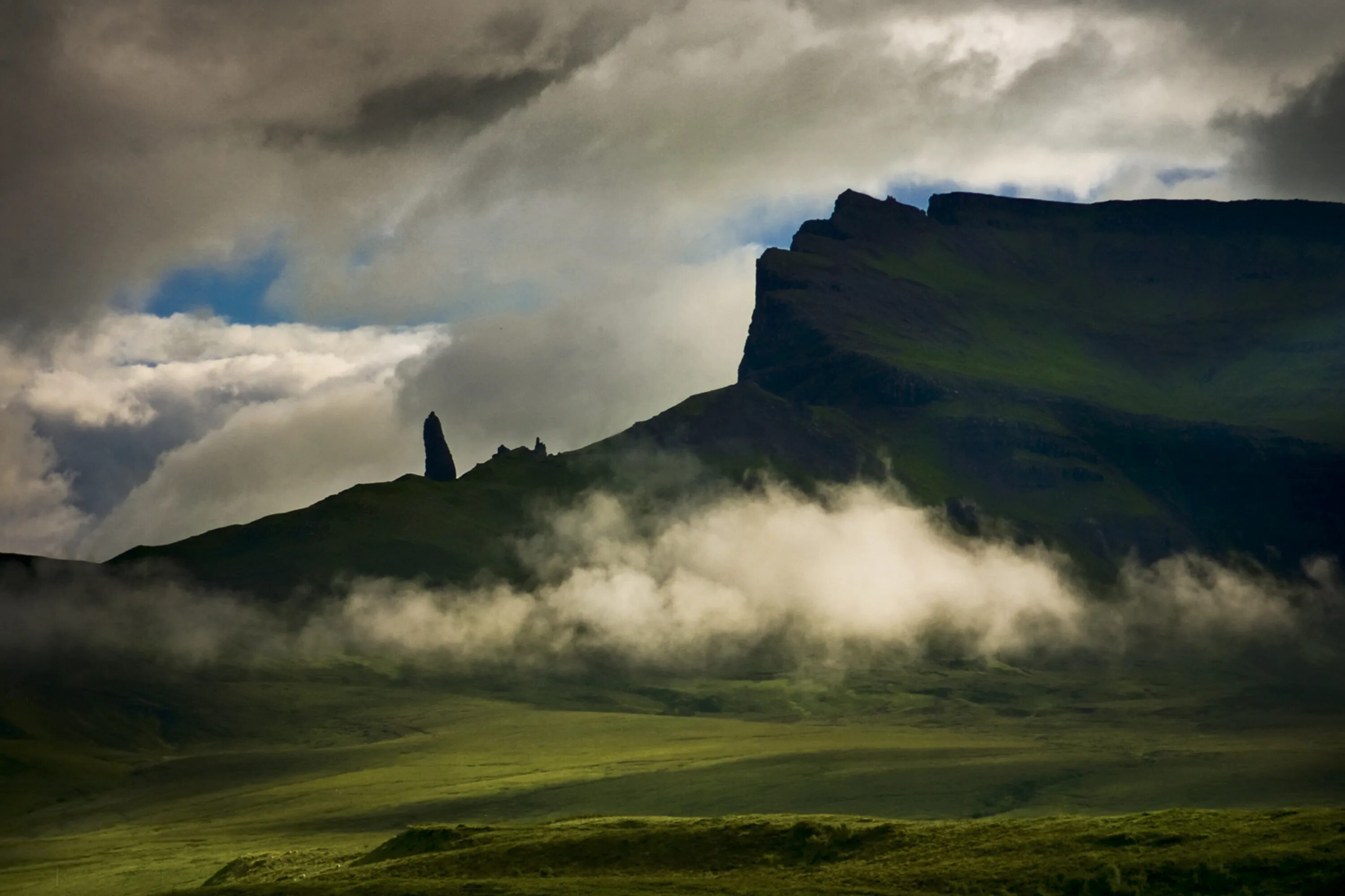 The Storr Скай. Isle of Skye. LD man of Storr Шотландия. The Isle of Skye in Scotland.