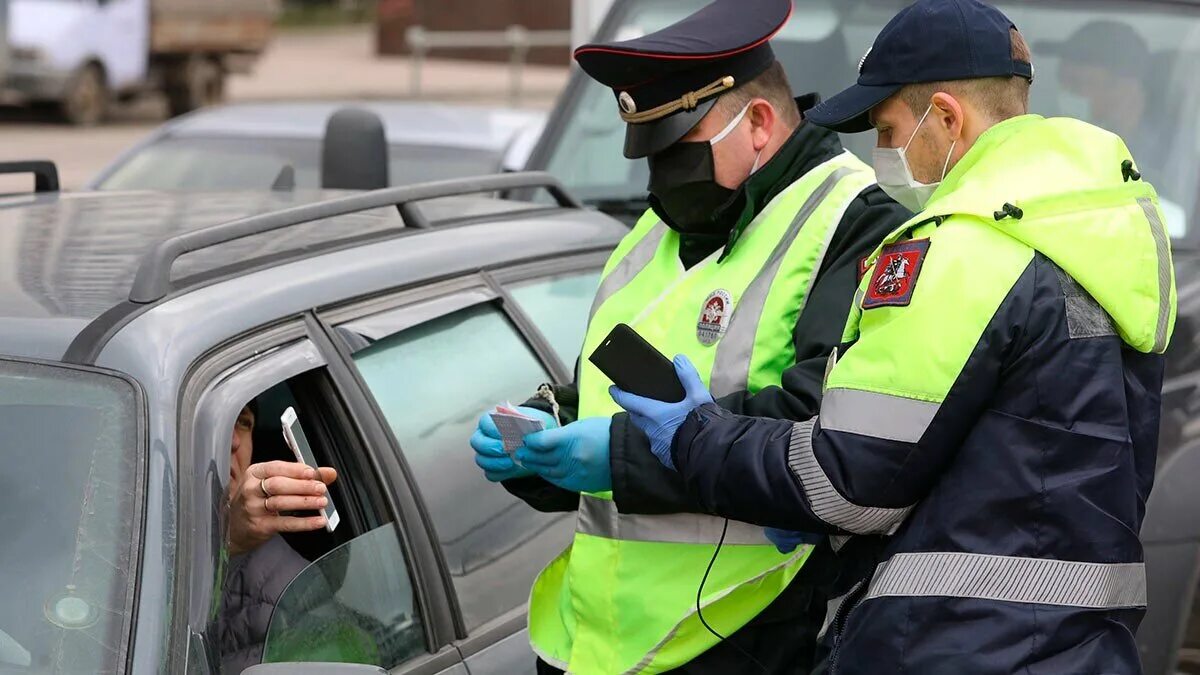 Гибдд с мобильного телефона. Сотрудник ДПС. Водитель ДПС. Машины полиции России.