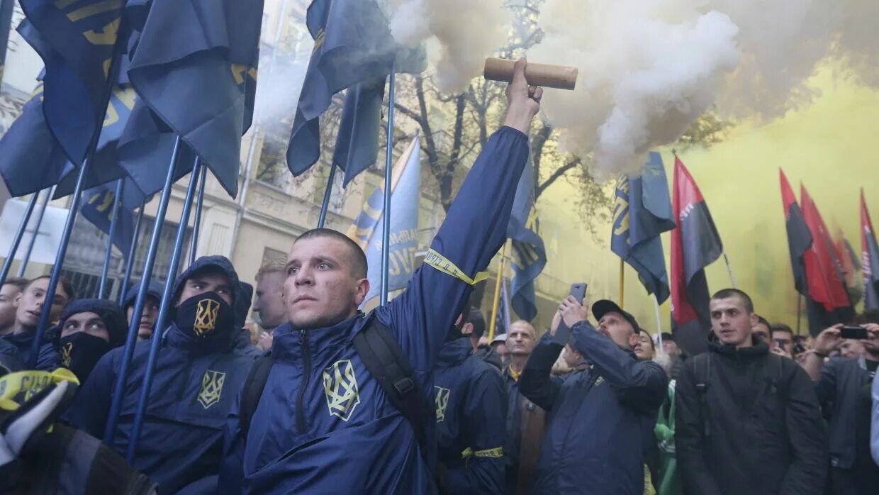 Украинские националисты. Украинские радикалы. Украинцы националисты. Украинские радикалы националисты. Украины без цензуры новости видео